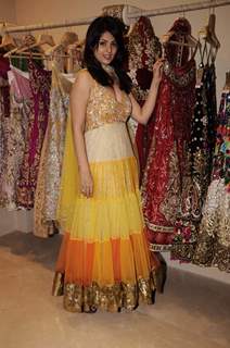 Anjana Sukhani shopping at Archana Kochhar Store at Juhu