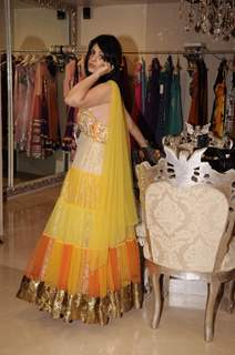 Anjana Sukhani shopping at Archana Kochhar Store at Juhu