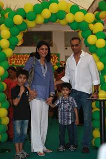 Priya Dutt with her kids at Sanjay Dutt and Manyata Kids 1st Birthday