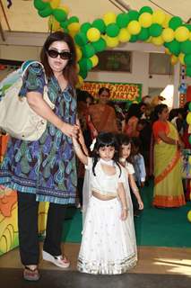 Farah Khan with her kids at Sanjay Dutt and Manyata Kids 1st Birthday