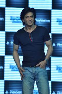 Shah Rukh Khan promotes their film Ra.One at Inorbit Mall in Malad, Mumbai