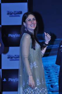 Kareena Kapoor promotes their film Ra.One at Inorbit Mall in Malad, Mumbai