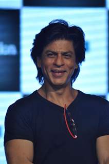 Shah Rukh Khan promotes their film Ra.One at Inorbit Mall in Malad, Mumbai