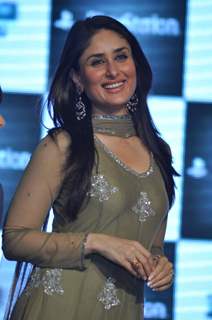 Kareena Kapoor promotes her film Ra.One at Inorbit Mall in Malad, Mumbai