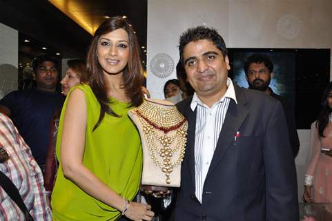 Sonali Bendre unveils the premium jewellery lounge Fine Jewellery