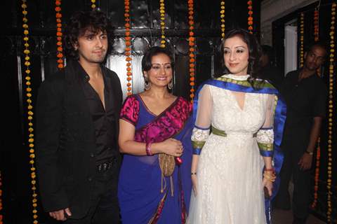 Sonu Niigam, Divya Dutta at Ekta Kapoor's Diwali Party