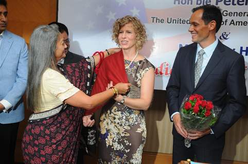 Mrs.Bharati Morarka honouring Mrs. Amy Haas (Wife of USA Counsul General)