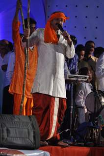 Manoj Tiwari promote film Loot at Chatt Puja celebrations at Juhu, Mumbai