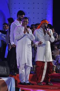 Manoj Tiwari promote film Loot at Chatt Puja celebrations at Juhu, Mumbai