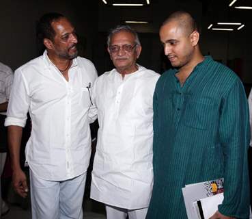 Nana Patekar, Lyricist Gulzar, Calligrapher Achyut Palav & Katharina Peper Calligrapher from Germany at Calligraphic Painting Exhibition 'Silver Calligraphy' in Mumbai