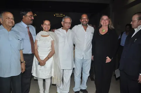 Nana Patekar, Lyricist Gulzar, Calligrapher Achyut Palav & Katharina Peper Calligrapher from Germany at Calligraphic Painting Exhibition 'Silver Calligraphy' in Mumbai