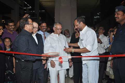 Nana Patekar and Lyricist Gulzar at Calligraphic Painting Exhibition 'Silver Calligraphy' in Mumbai