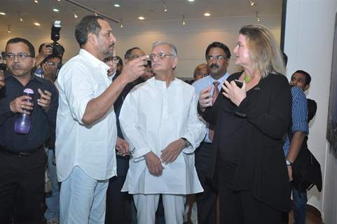 Nana Patekar and Lyricist Gulzar at Calligraphic Painting Exhibition 'Silver Calligraphy' in Mumbai