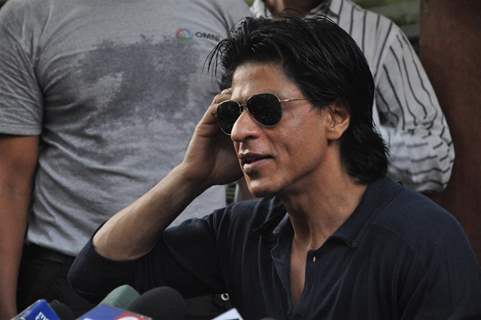 Shah Rukh Khan celebrates his 46th.Birthday with media at his bungalow Mannat