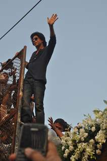 Shah Rukh Khan celebrates his 46th.Birthday with media at his bungalow Mannat