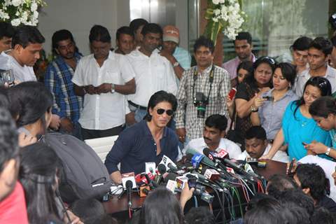 Shah Rukh Khan celebrates his 46th.Birthday with media at his bungalow Mannat