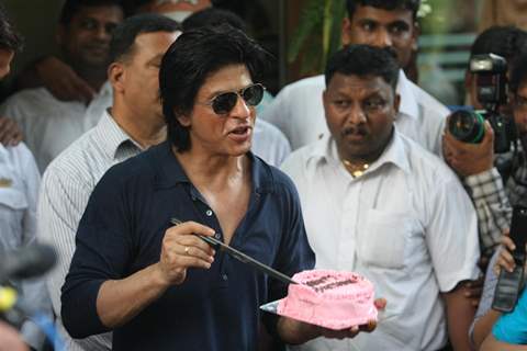 Shahrukh Khan celebrates birthday with media