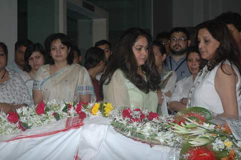 Tina Ambani at Bhupen Hazrika's pryaer meet at Kokilaben Hospital. .