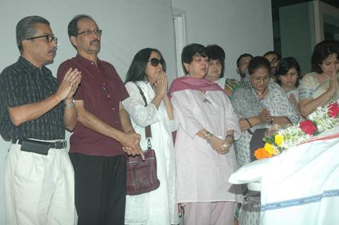 Bhupen Hazrika's pryaer meet at Kokilaben Hospital. .
