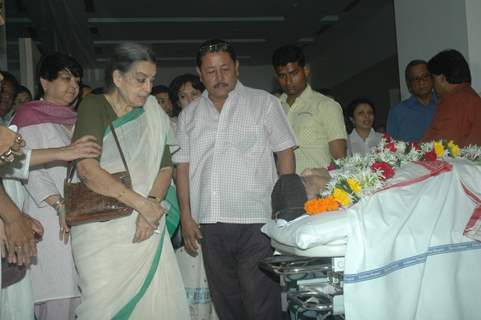 Bhupen Hazrika's pryaer meet at Kokilaben Hospital. .