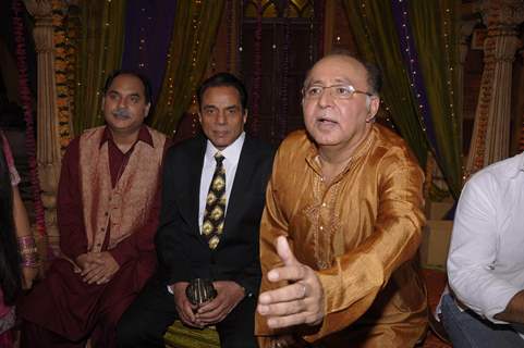 Dharmendra on the sets of TV serial 'Preeto' at Powai in Mumbai