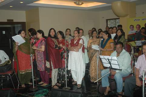 Sudesh Bhosle and Alka Yagnik sang at Grand rehearsal of &quot;Music Heals&quot;in Cancer Aid & Research Foundation