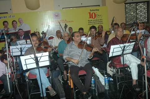 Sudesh Bhosle and Alka Yagnik sang at Grand rehearsal of &quot;Music Heals&quot;in Cancer Aid & Research Foundation