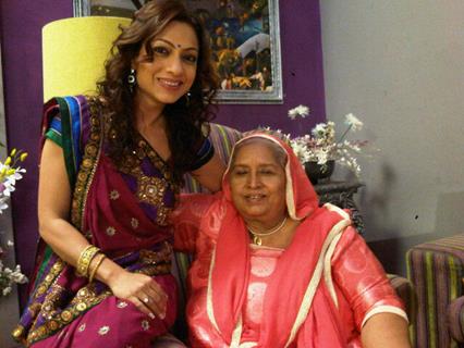 Neha with Daadi on Bade Acche Laggte Hai sets