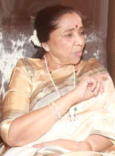 Asha Bhosle at Hello! Hall of Fame Awards 2011