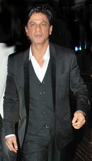 Shah Rukh Khan at Hello! Hall of Fame Awards 2011