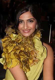 Sonam Kapoor at Hello! Hall of Fame Awards 2011