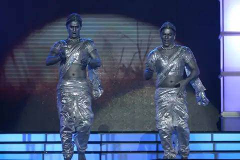 Perfomance at BIG Marathi Rising Star Awards 2011