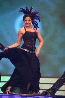 Celebs perfomance at BIG Marathi Rising Star Awards 2011