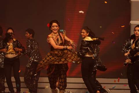 Celebs perfomed at BIG Marathi Rising Star Awards 2011