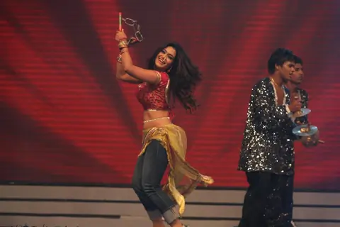 Celebs perfomed at BIG Marathi Rising Star Awards 2011