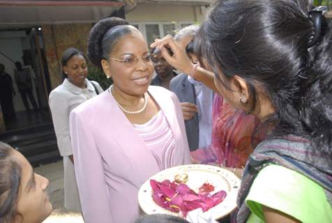 Shaina NC with the first lady of Mozambique at Parel. .