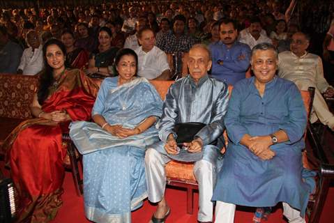 Yashwant Dev was honoured with a special musical evening on his 86th Birthday by – Asha Bhosle