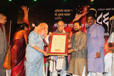 Yashwant Dev was honoured with a special musical evening on his 86th Birthday by – Asha Bhosle