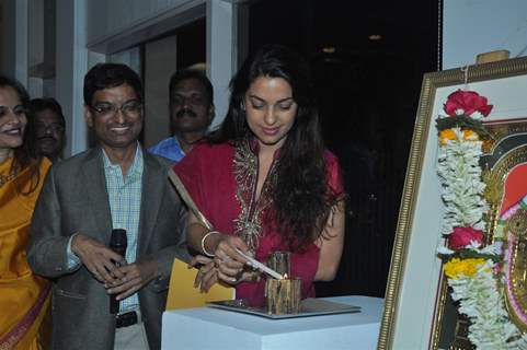 Juhi Chawla inaugurate Painting exhibhition by Bharat Tripathi at Museum Art Gallery