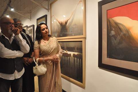 Hema Malini inaugurate Painting exhibhition by artist Sudip Roy at Jehangir Art Gallery