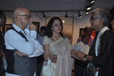 Hema Malini inaugurate Painting exhibhition by artist Sudip Roy at Jehangir Art Gallery