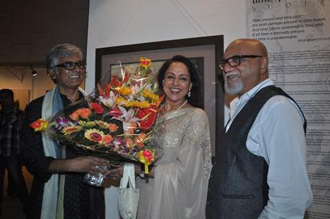 Hema Malini inaugurate Painting exhibhition by artist Sudip Roy at Jehangir Art Gallery