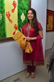 Juhi Chawla at Bharat Tripathi's art exhibition at Musuem Art Gallery. .