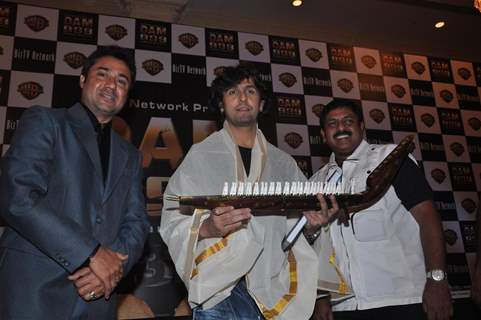 Director Sohan Roy with Sonu Niigam at press meet of 3D movie 'Dam 999' in Mumbai