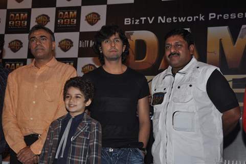 Sohan Roy with Sonu Niigam and Rajit Kapoor at press meet of 3D movie 'Dam 999' in Mumbai