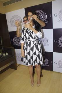 Neha Dhupia and Vinay Pathak at Giantii event, Atria Mall