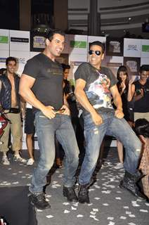 Akshay Kumar and John Abraham unveil Desi Boyz Shoppers stop clothing line at Inorbit, Mumbai