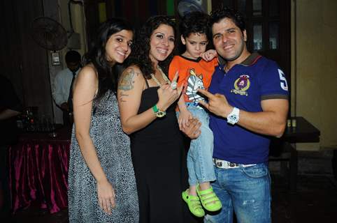 Tanaaz Irani hosts a surprise party for her husband Bakhtiyaar Irani with son and daughter