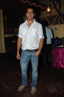 Karan Mehra at Tanaaz Irani hosts a surprise party for her husband Bakhtiyaar Irani