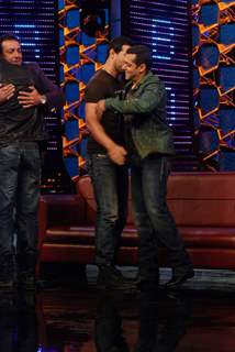 Akshay and John promote film ‘Desi Boyz’ on the sets of Bigg Boss Season 5 with Salman and Sanjay